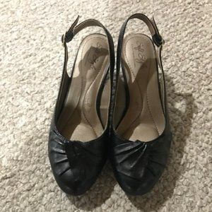 Life Stride Black Sling Back Heels Size 6.5